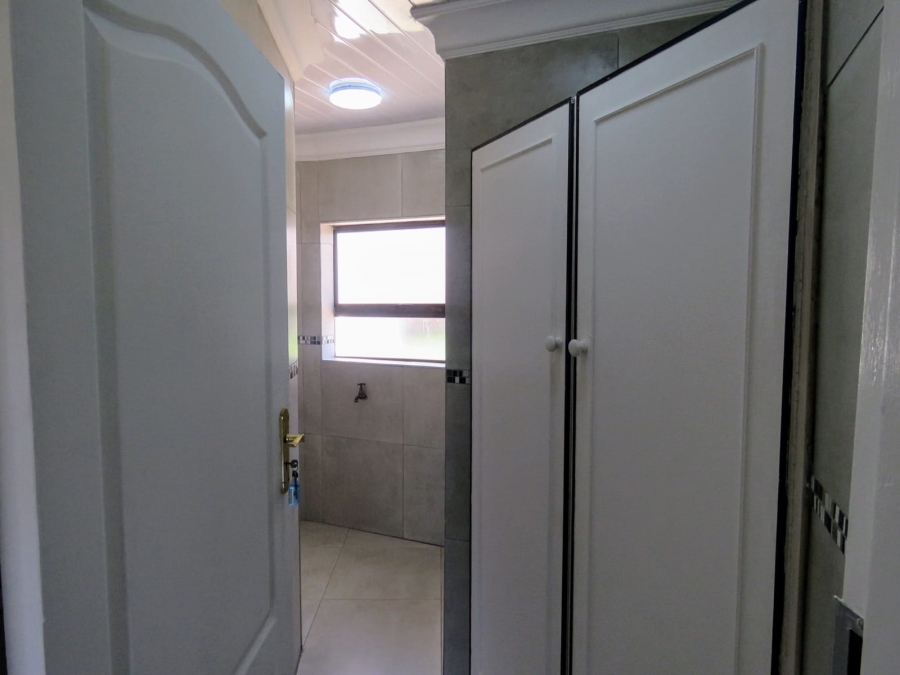 7 Bedroom Property for Sale in Sonneveld Gauteng
