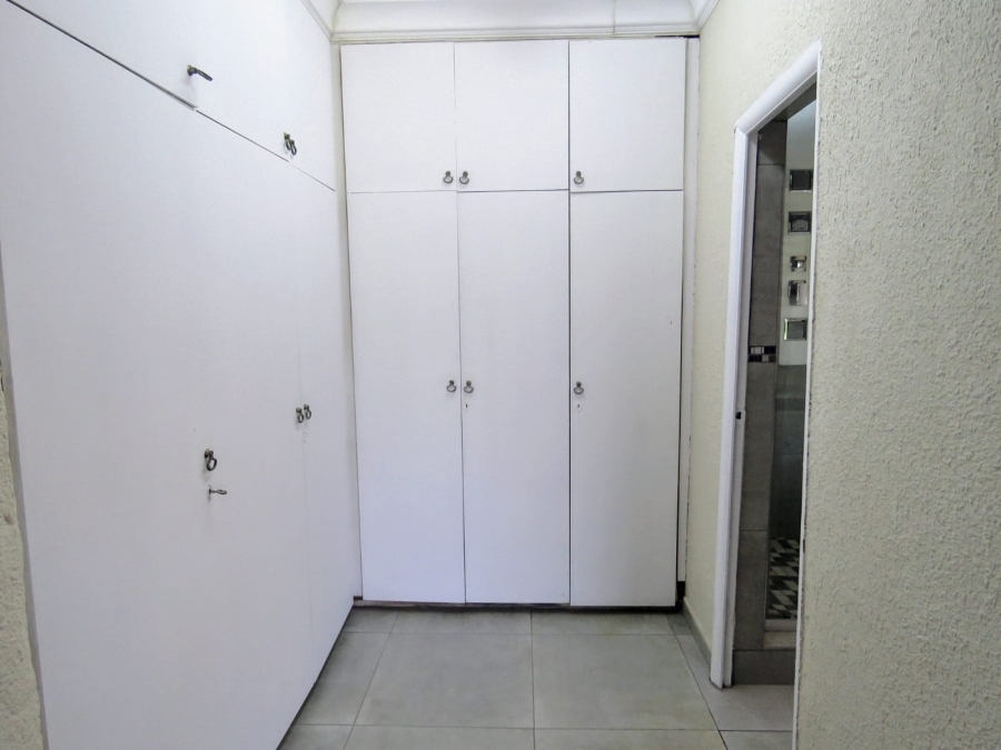 7 Bedroom Property for Sale in Sonneveld Gauteng