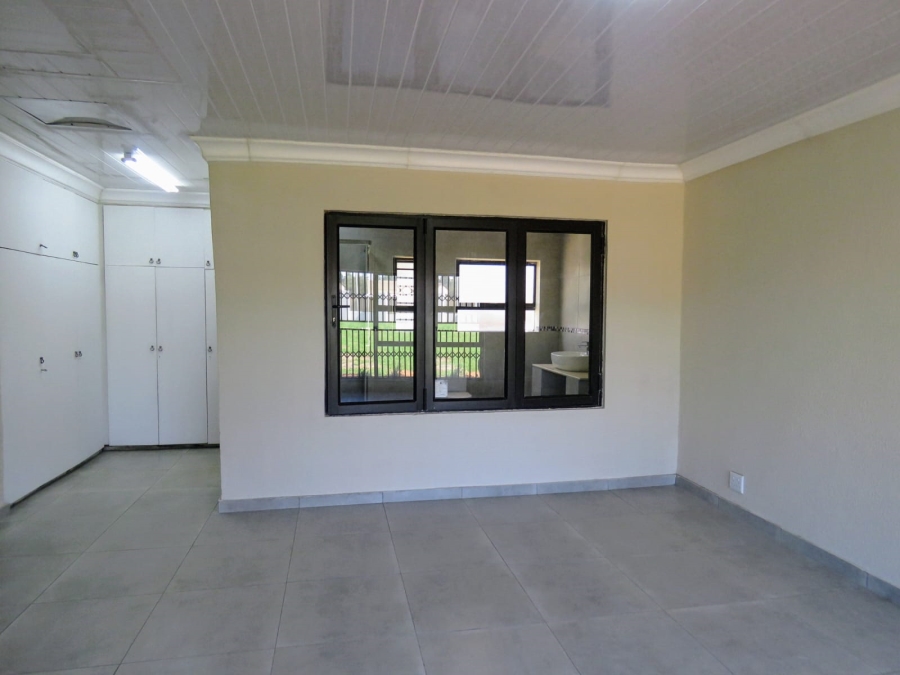7 Bedroom Property for Sale in Sonneveld Gauteng