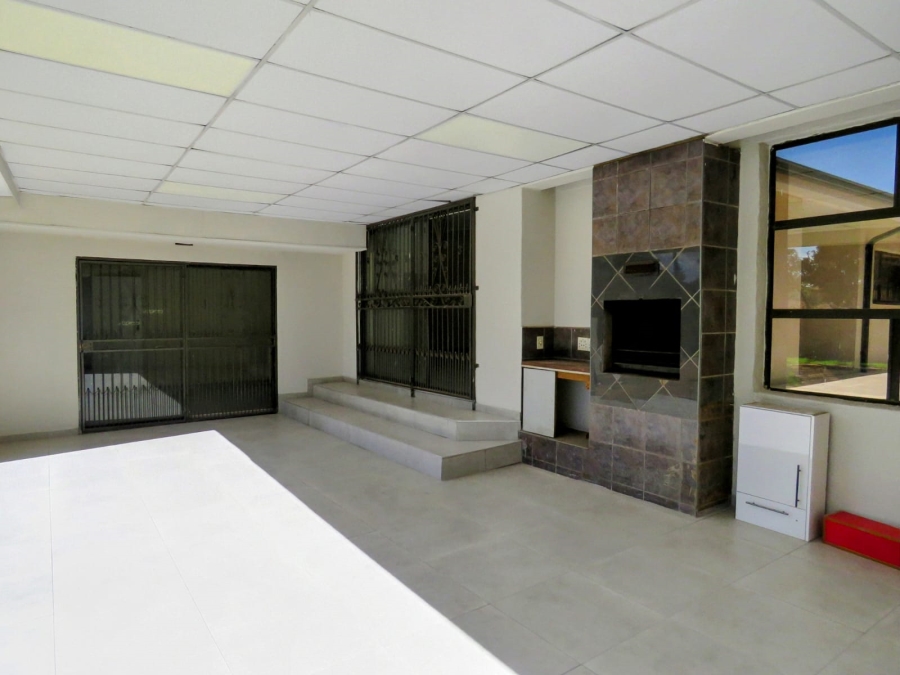 7 Bedroom Property for Sale in Sonneveld Gauteng