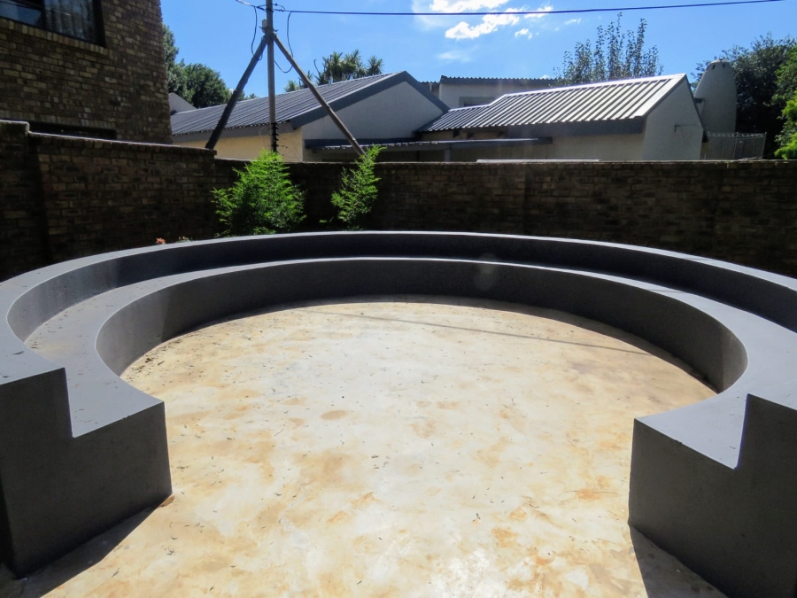 7 Bedroom Property for Sale in Sonneveld Gauteng
