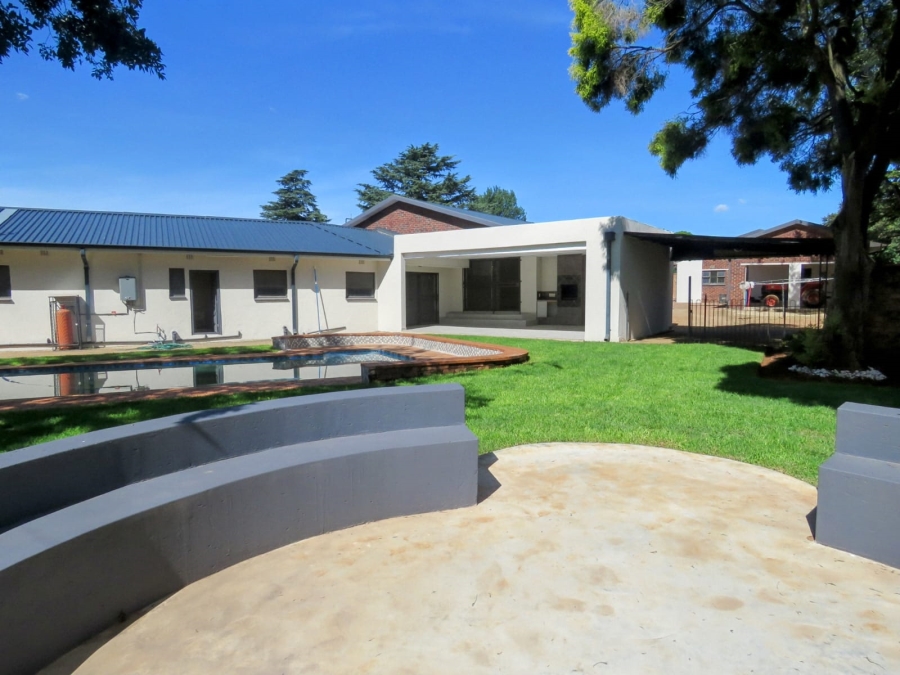 7 Bedroom Property for Sale in Sonneveld Gauteng