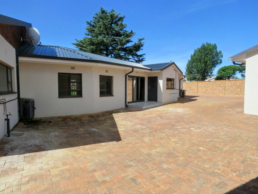 7 Bedroom Property for Sale in Sonneveld Gauteng