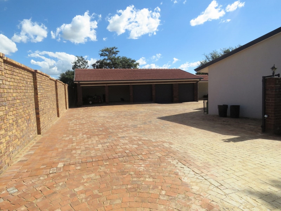 7 Bedroom Property for Sale in Sonneveld Gauteng