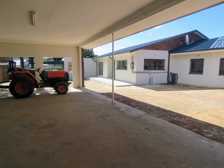 7 Bedroom Property for Sale in Sonneveld Gauteng