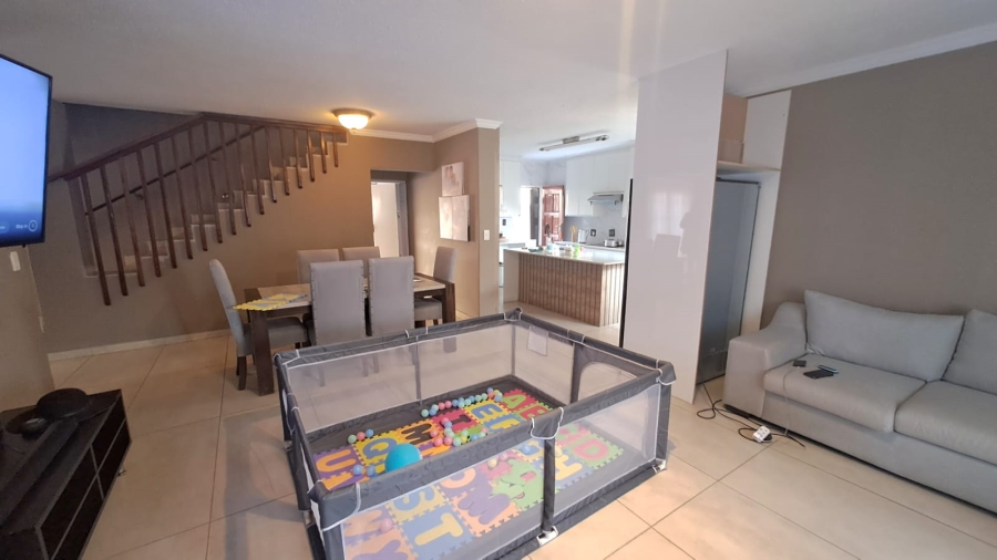 To Let 3 Bedroom Property for Rent in Three Rivers Gauteng