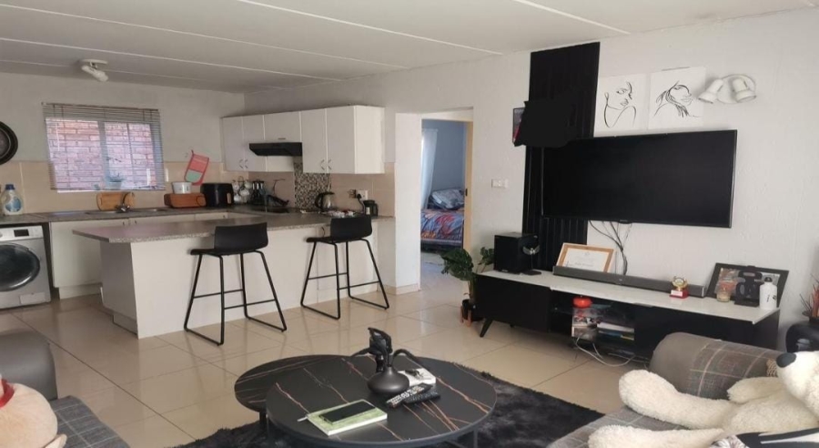 2 Bedroom Property for Sale in Chloorkop Gauteng