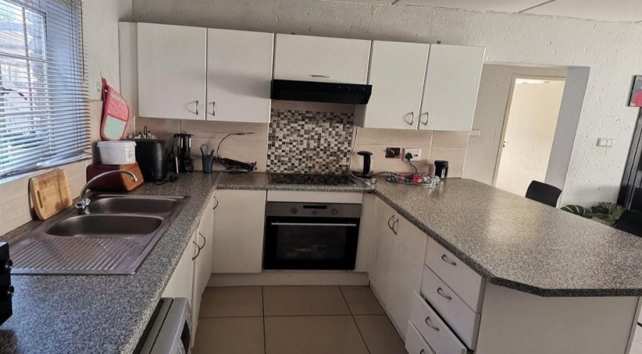 2 Bedroom Property for Sale in Chloorkop Gauteng