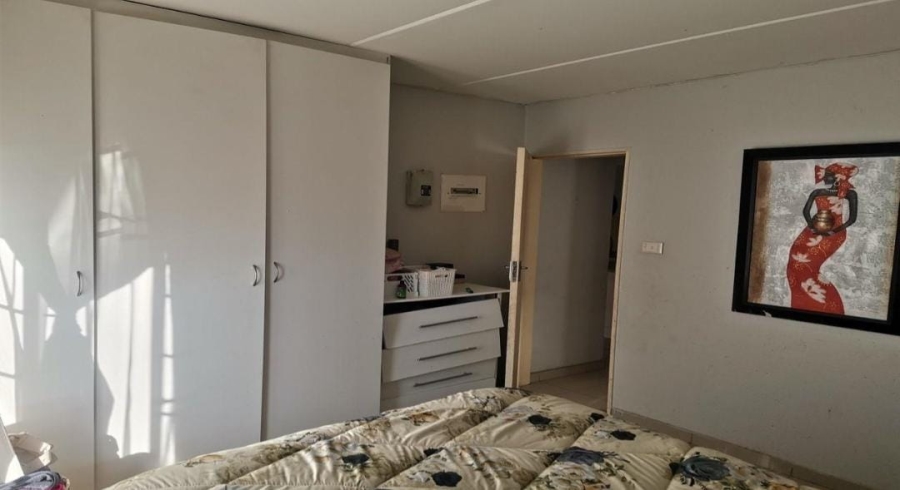 2 Bedroom Property for Sale in Chloorkop Gauteng