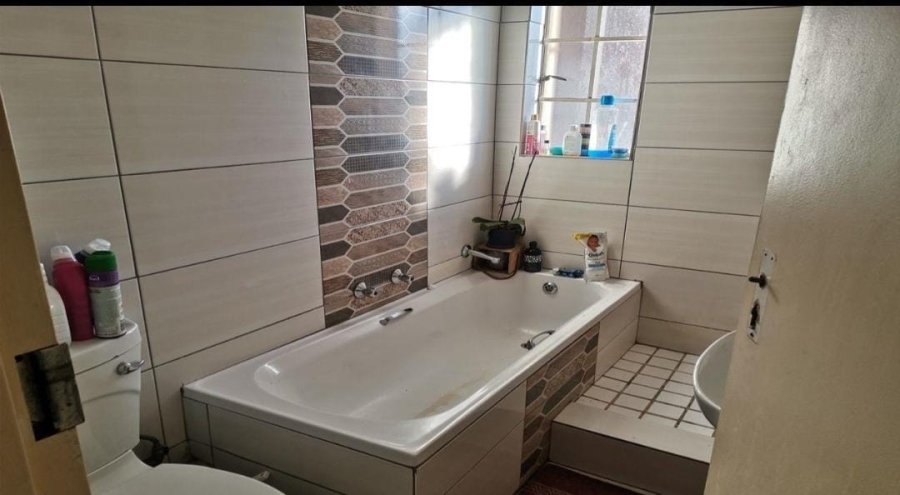 2 Bedroom Property for Sale in Chloorkop Gauteng