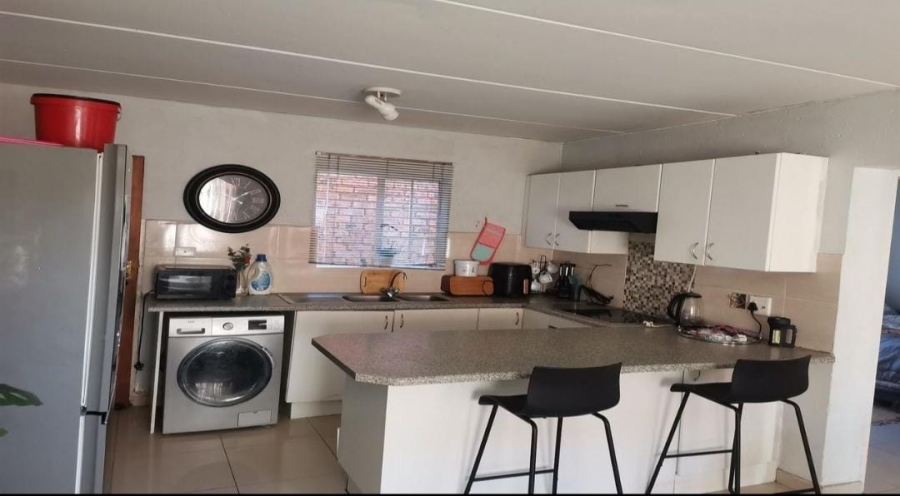 2 Bedroom Property for Sale in Chloorkop Gauteng