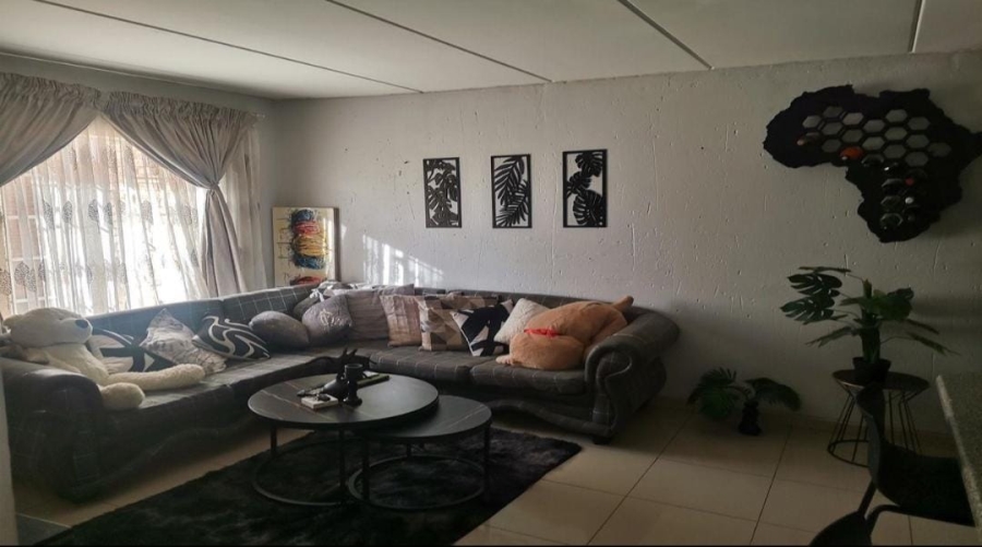 2 Bedroom Property for Sale in Chloorkop Gauteng