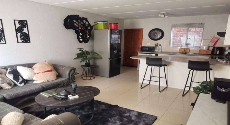 2 Bedroom Property for Sale in Chloorkop Gauteng