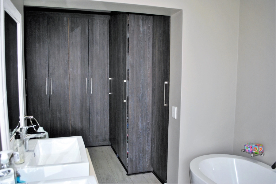 3 Bedroom Property for Sale in Copperleaf Estate Gauteng