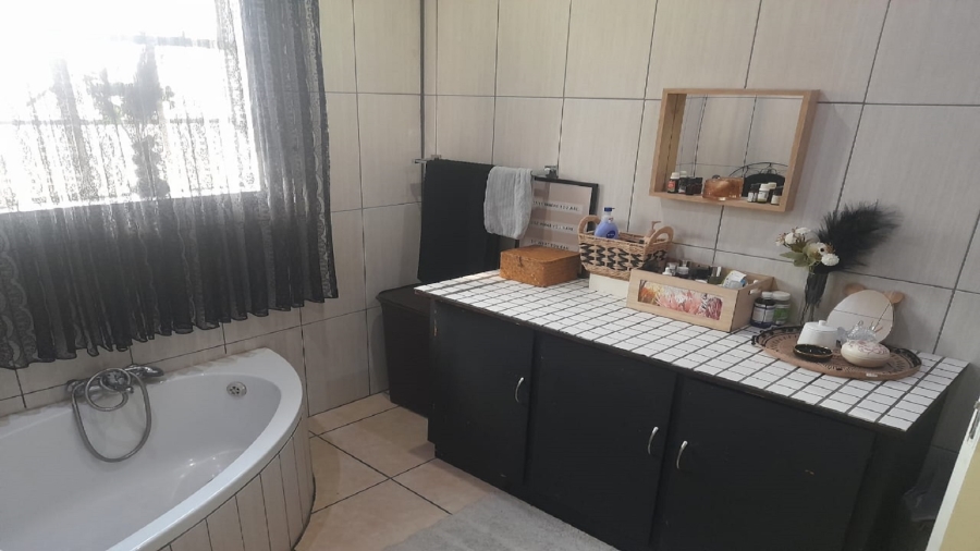 4 Bedroom Property for Sale in Vanderbijlpark SW 1 Gauteng