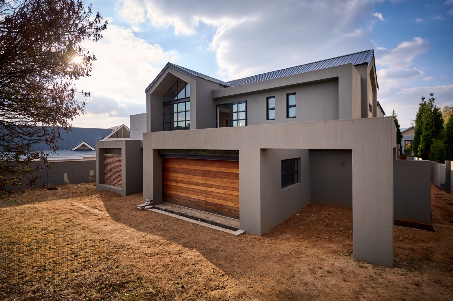 5 Bedroom Property for Sale in Waterfall Country Estate Gauteng