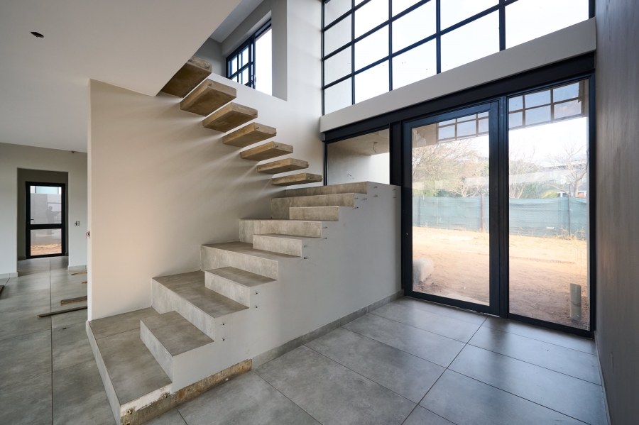 5 Bedroom Property for Sale in Waterfall Country Estate Gauteng