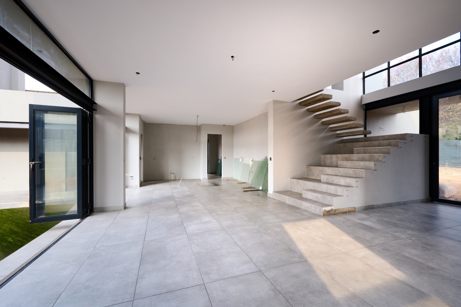 5 Bedroom Property for Sale in Waterfall Country Estate Gauteng