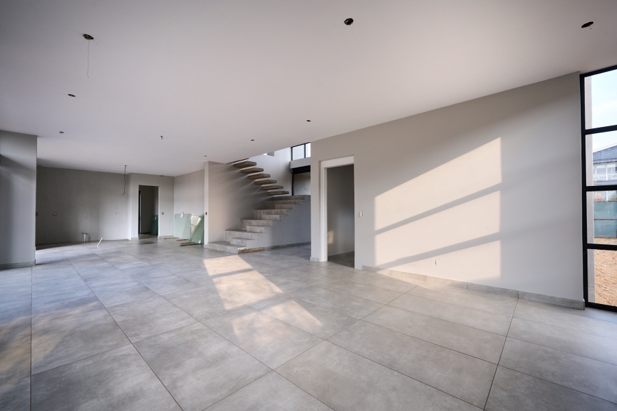 5 Bedroom Property for Sale in Waterfall Country Estate Gauteng