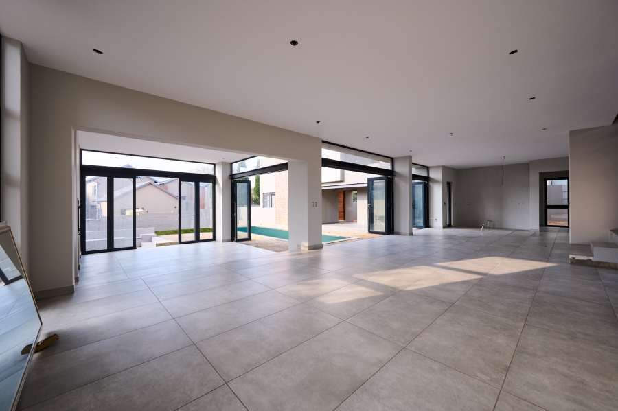 5 Bedroom Property for Sale in Waterfall Country Estate Gauteng