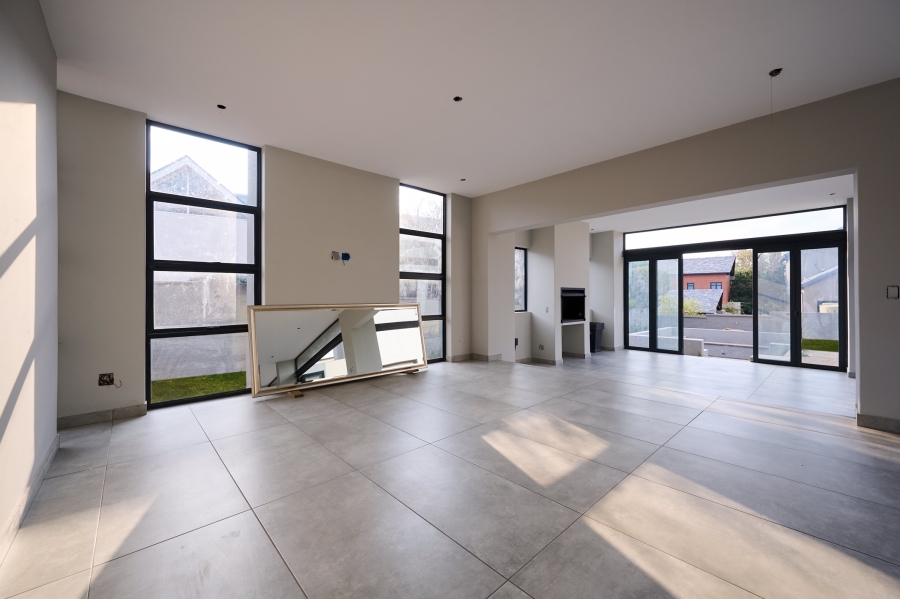5 Bedroom Property for Sale in Waterfall Country Estate Gauteng
