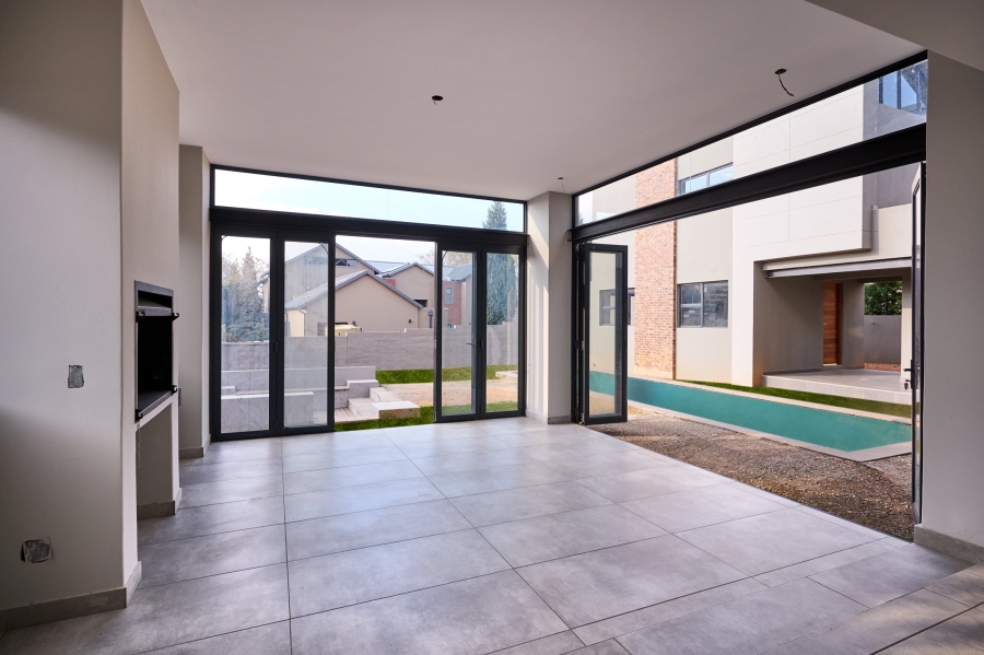 5 Bedroom Property for Sale in Waterfall Country Estate Gauteng