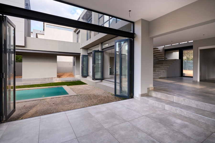 5 Bedroom Property for Sale in Waterfall Country Estate Gauteng