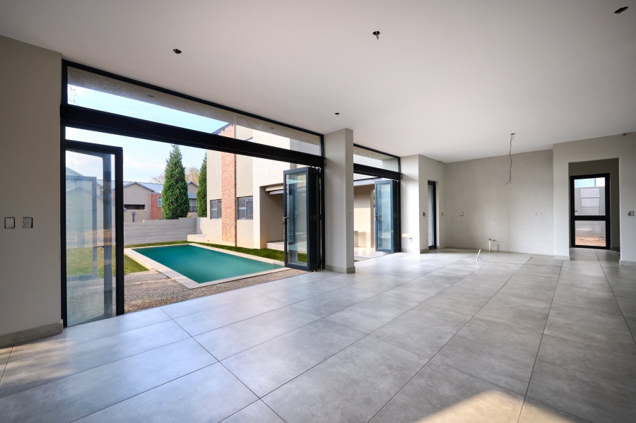 5 Bedroom Property for Sale in Waterfall Country Estate Gauteng