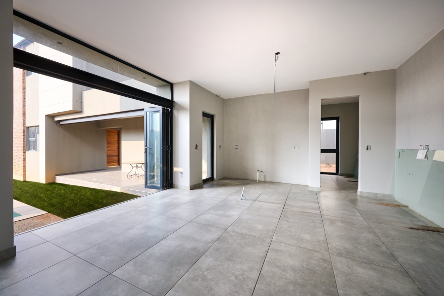 5 Bedroom Property for Sale in Waterfall Country Estate Gauteng