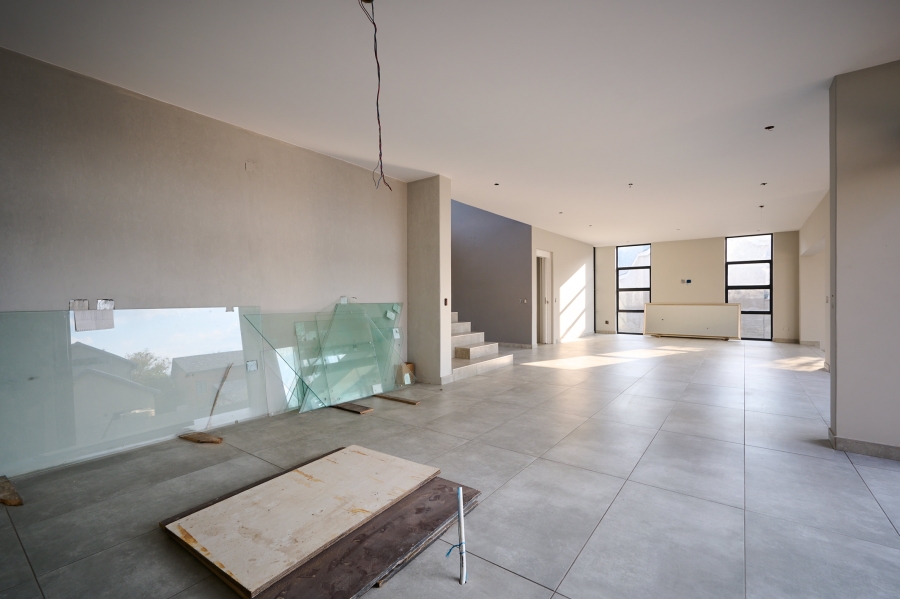 5 Bedroom Property for Sale in Waterfall Country Estate Gauteng