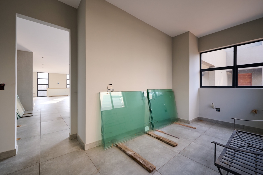 5 Bedroom Property for Sale in Waterfall Country Estate Gauteng