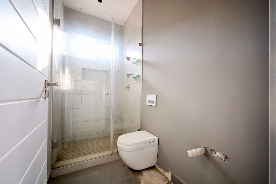 5 Bedroom Property for Sale in Waterfall Country Estate Gauteng