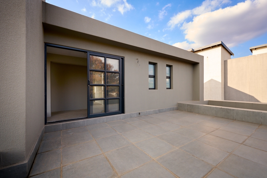 5 Bedroom Property for Sale in Waterfall Country Estate Gauteng