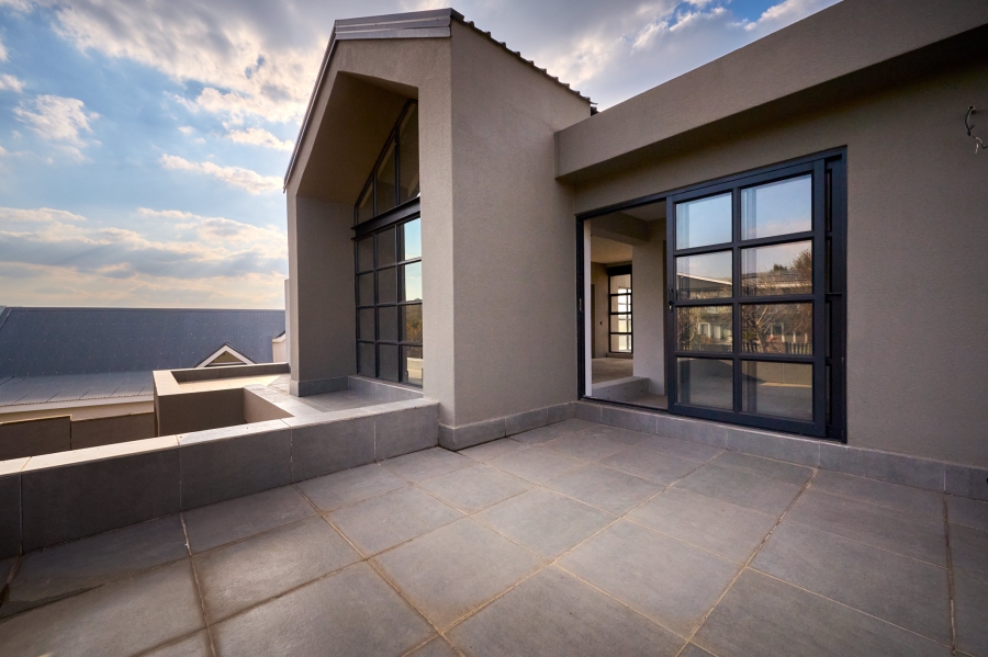 5 Bedroom Property for Sale in Waterfall Country Estate Gauteng