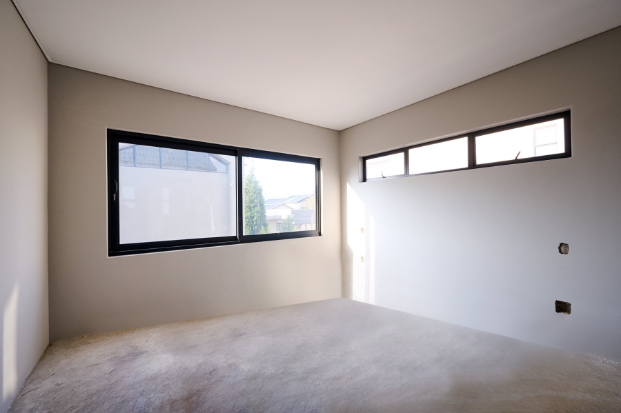 5 Bedroom Property for Sale in Waterfall Country Estate Gauteng