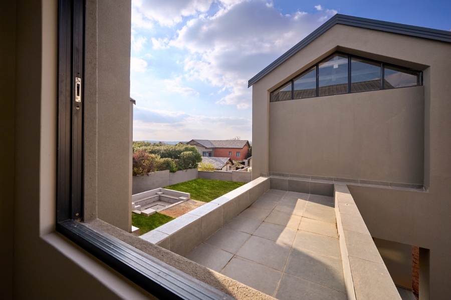 5 Bedroom Property for Sale in Waterfall Country Estate Gauteng