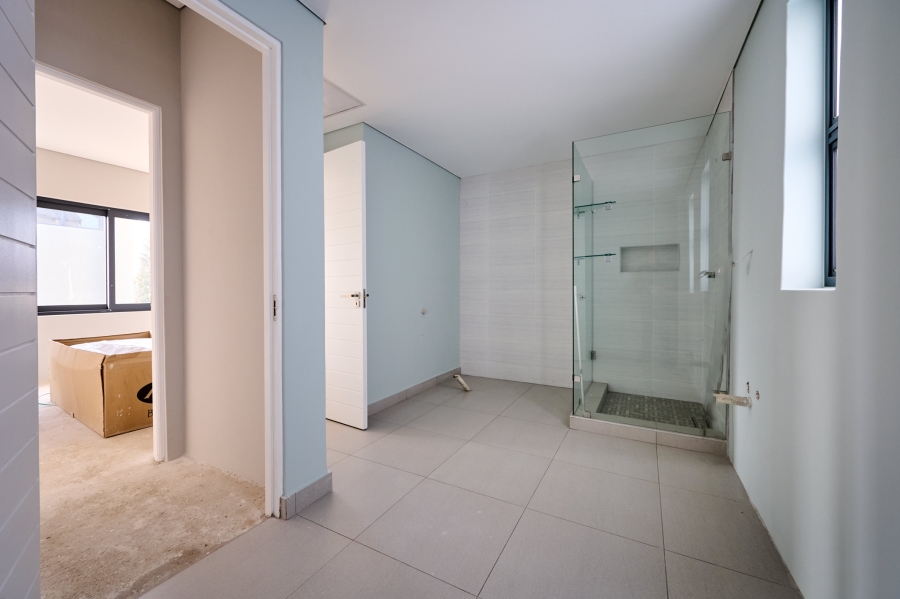 5 Bedroom Property for Sale in Waterfall Country Estate Gauteng