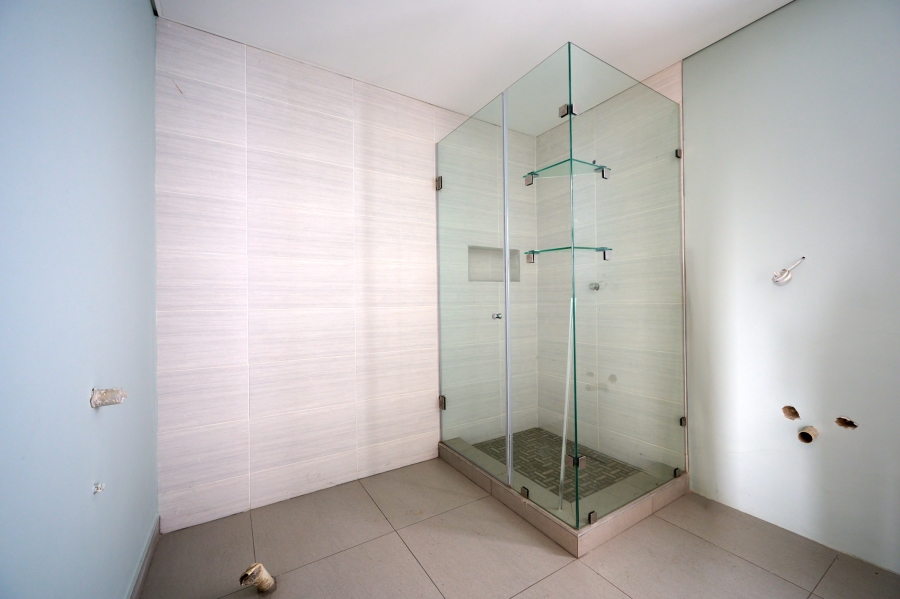 5 Bedroom Property for Sale in Waterfall Country Estate Gauteng