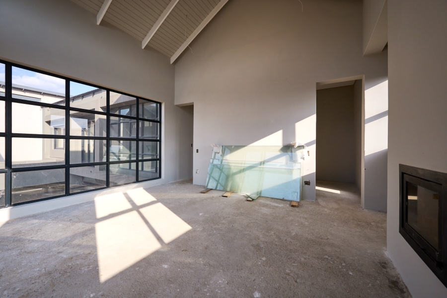 5 Bedroom Property for Sale in Waterfall Country Estate Gauteng