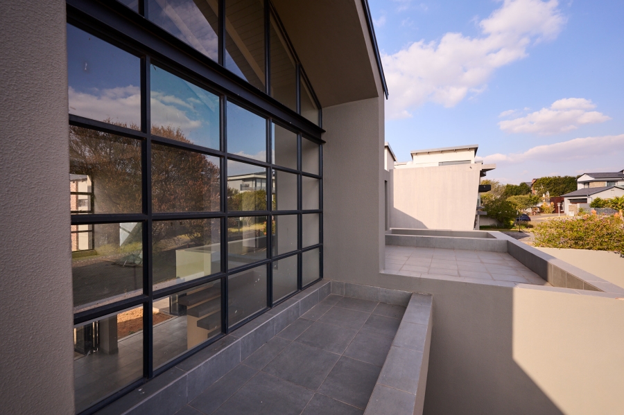 5 Bedroom Property for Sale in Waterfall Country Estate Gauteng