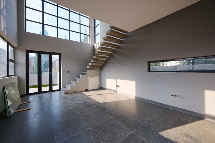 5 Bedroom Property for Sale in Waterfall Country Estate Gauteng