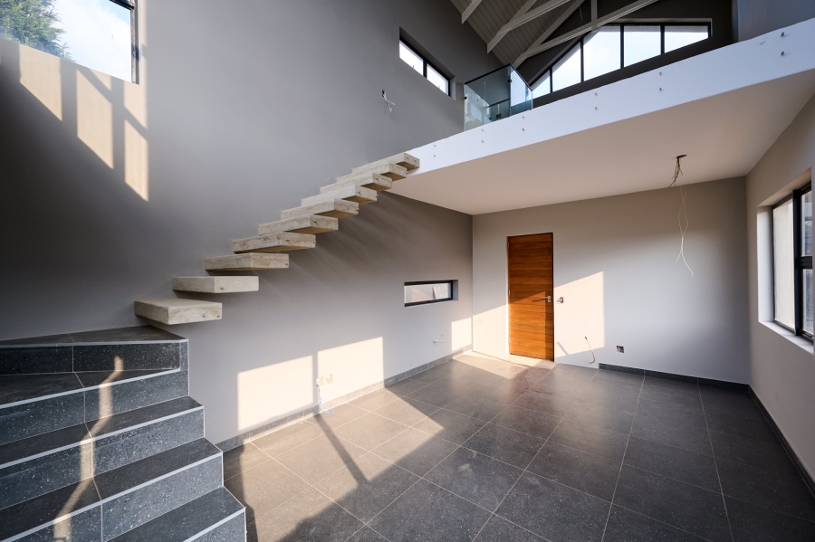 5 Bedroom Property for Sale in Waterfall Country Estate Gauteng