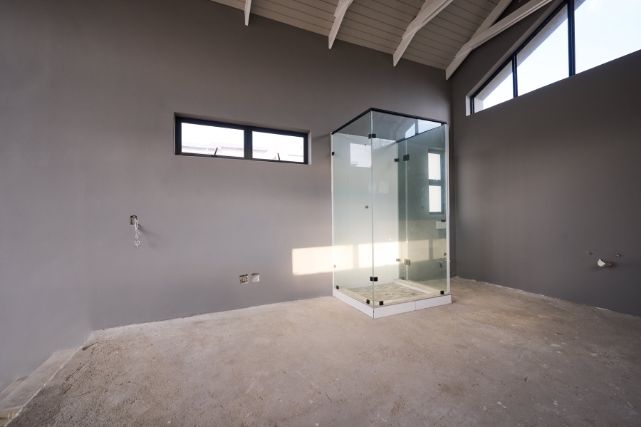 5 Bedroom Property for Sale in Waterfall Country Estate Gauteng