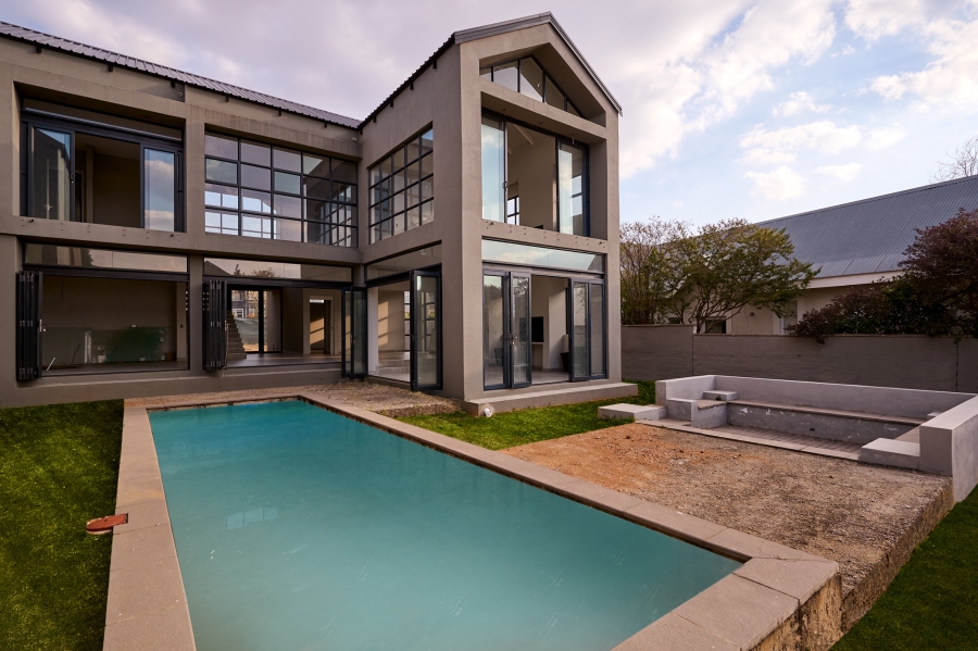 5 Bedroom Property for Sale in Waterfall Country Estate Gauteng