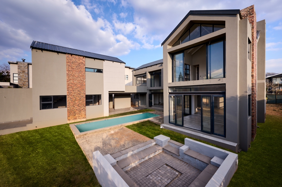 5 Bedroom Property for Sale in Waterfall Country Estate Gauteng