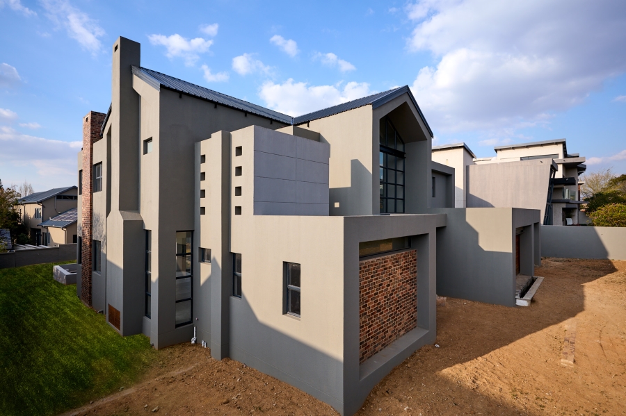 5 Bedroom Property for Sale in Waterfall Country Estate Gauteng