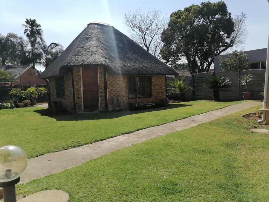3 Bedroom Property for Sale in Birchleigh North Gauteng