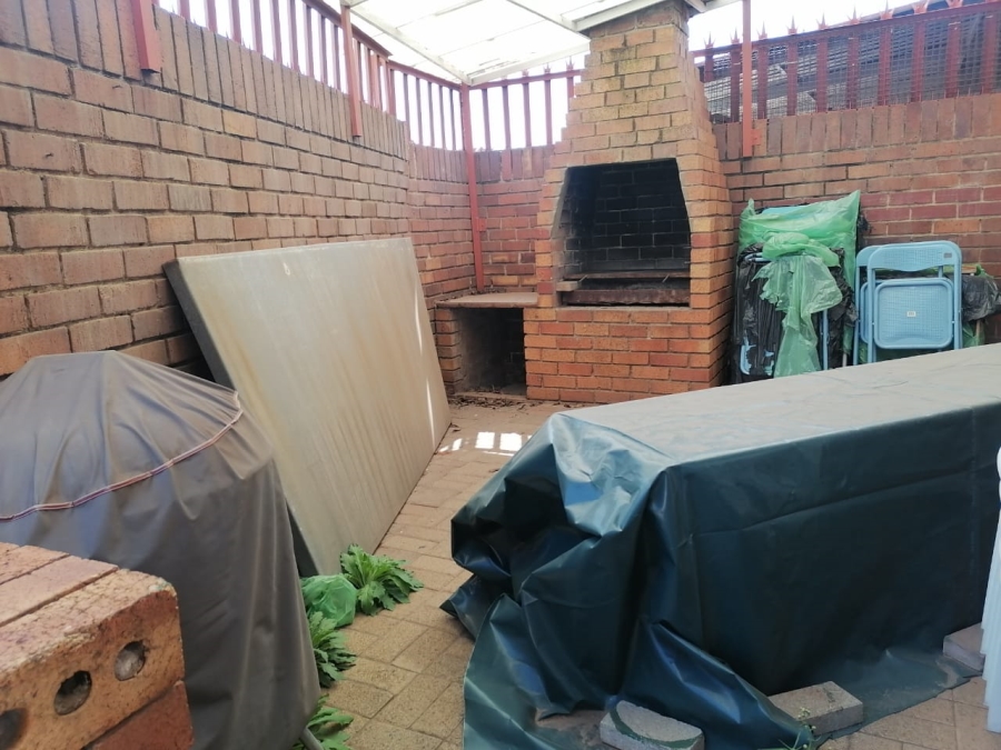 3 Bedroom Property for Sale in Birchleigh North Gauteng
