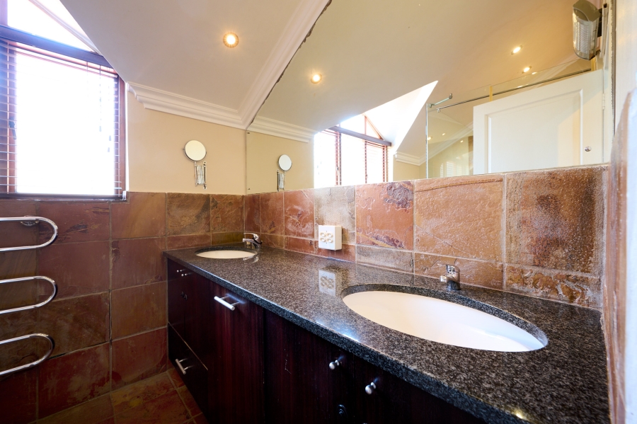4 Bedroom Property for Sale in Erand Gardens Gauteng