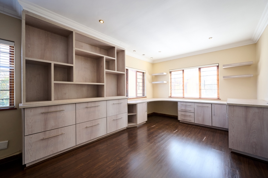 4 Bedroom Property for Sale in Erand Gardens Gauteng